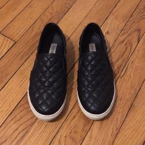 Steve Madden Slip Ons Size 6